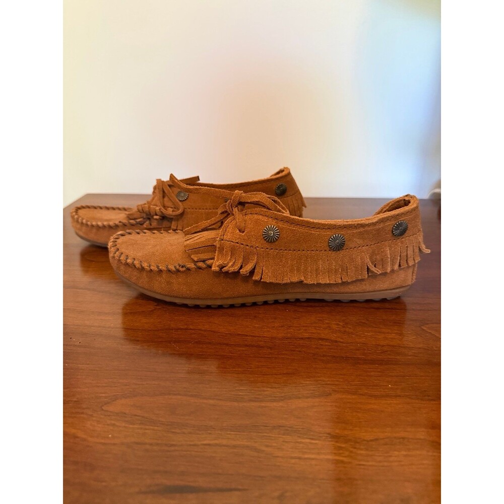 Minnetonka Tan Fringe Moccasin with Conchos